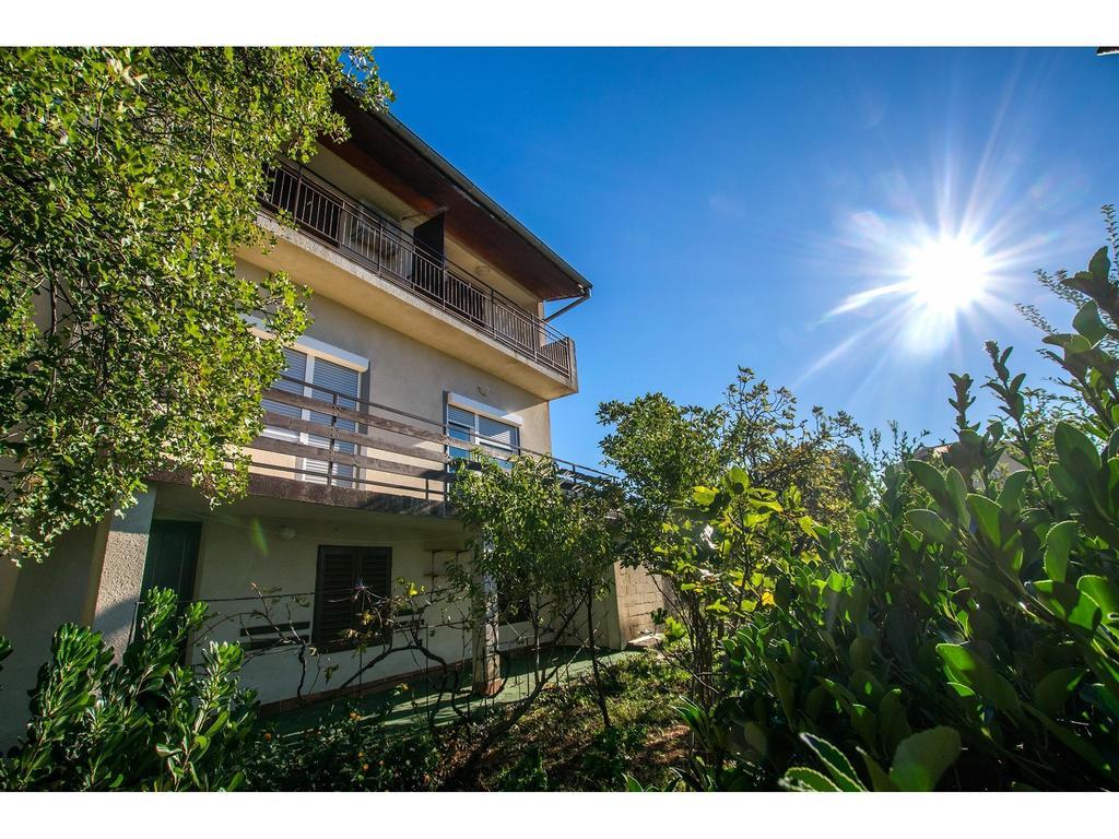 Apartments Velebit สตารีกราด-ปาเคลนีซา ภายนอก รูปภาพ