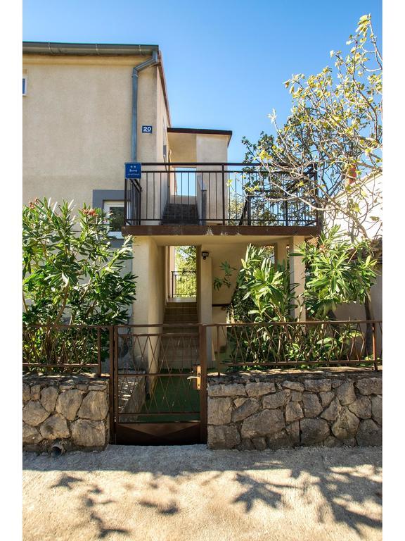 Apartments Velebit สตารีกราด-ปาเคลนีซา ภายนอก รูปภาพ