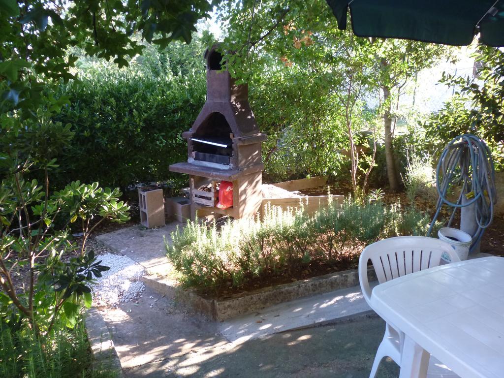 Apartments Velebit สตารีกราด-ปาเคลนีซา ภายนอก รูปภาพ