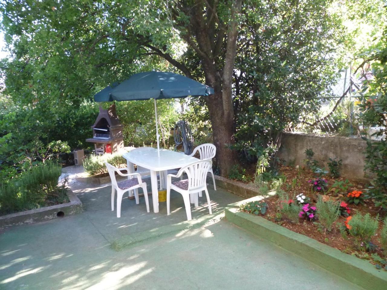 Apartments Velebit สตารีกราด-ปาเคลนีซา ภายนอก รูปภาพ